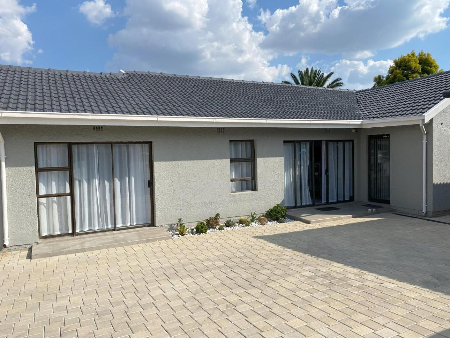 Staysure Guesthouse Alberton Exterior photo