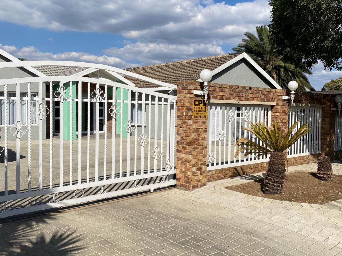 Staysure Guesthouse Alberton Exterior photo
